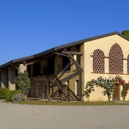 Отель Agriturismo Cascina Marzana Павия Экстерьер фото