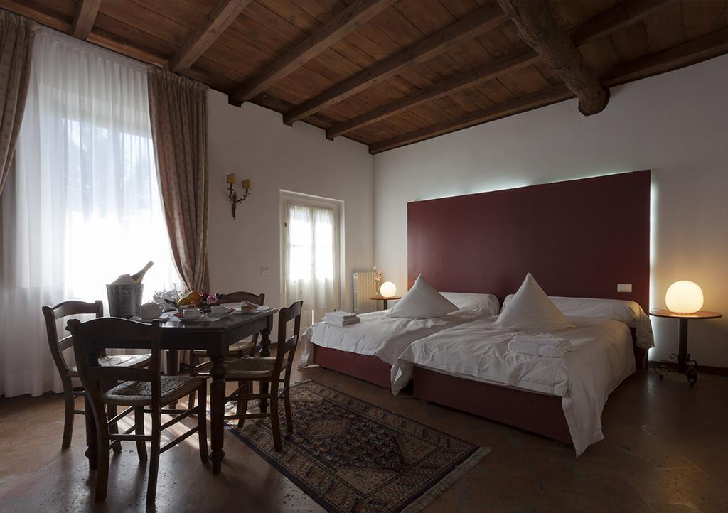 Отель Agriturismo Cascina Marzana Павия Экстерьер фото
